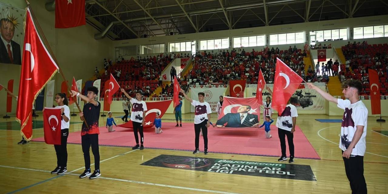 Osmaniye’de 19 Mayıs Coşkusu