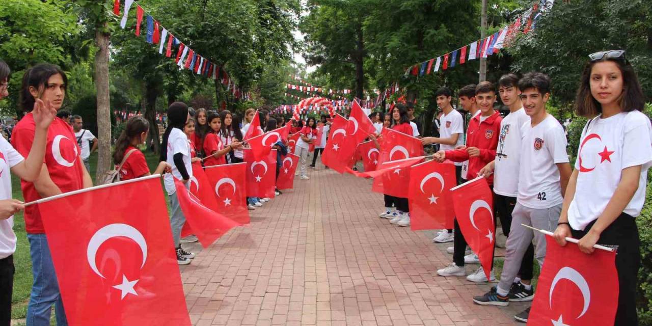 Batman’da 19 Mayıs Gençlik Ve Spor Bayramı Coşkuyla Kutlandı