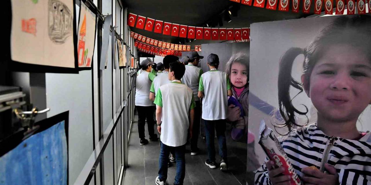 Afetzede Çocukların Resimleri Sergilendi