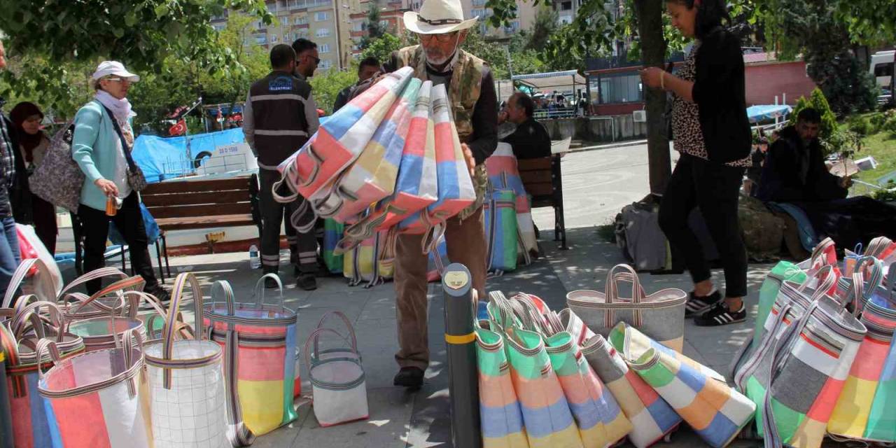 Terziliği Bıraktı, Çanta Üretimine Başladı