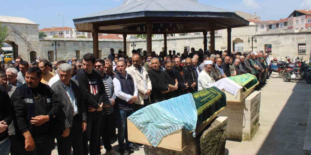Tırın Çarptığı Anneanne Ve Torunu Son Yolculuğuna Uğurlandı