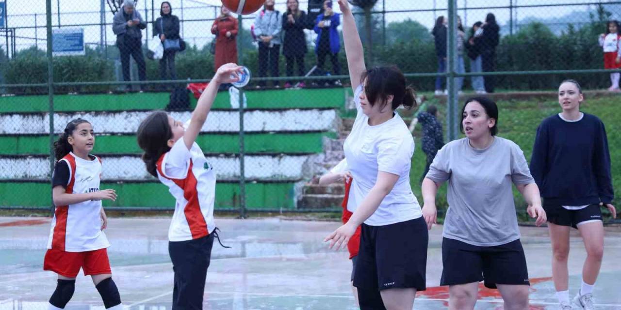 Bursa’da Gençler Bayramı Şenlik Havasında Kutladı