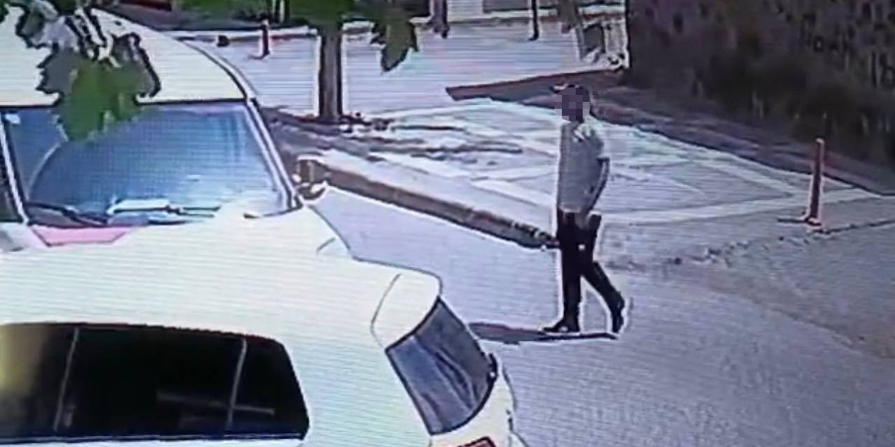Pişkin Hırsız Herkesin Gözü Önünde Kargo Aracındaki Paketleri Çaldı