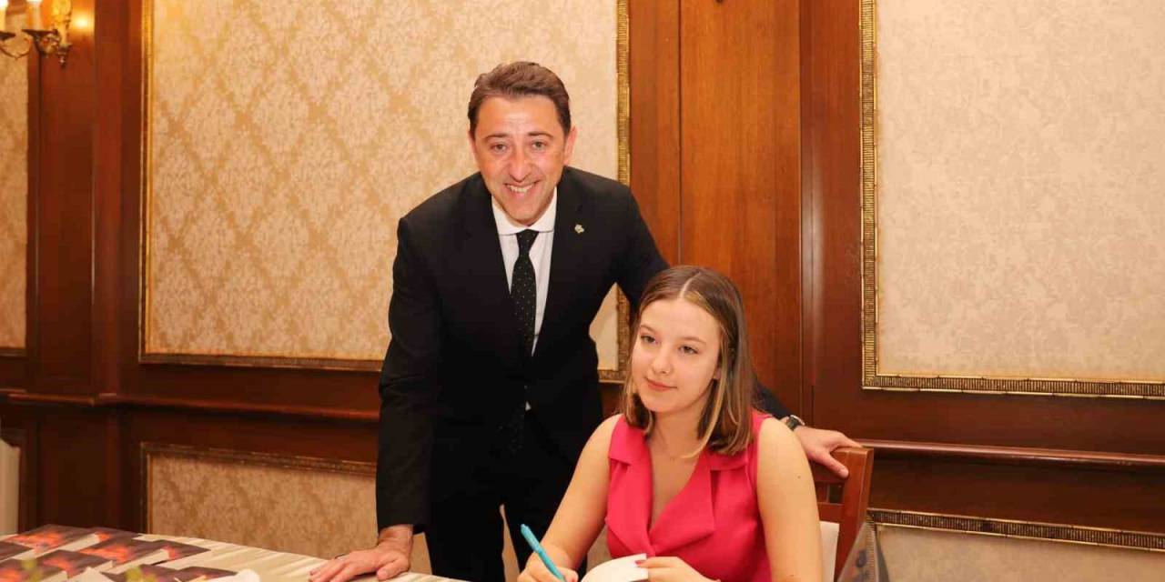 Genç Yazar Mucuk, Yeni Kitabını Tanıttı