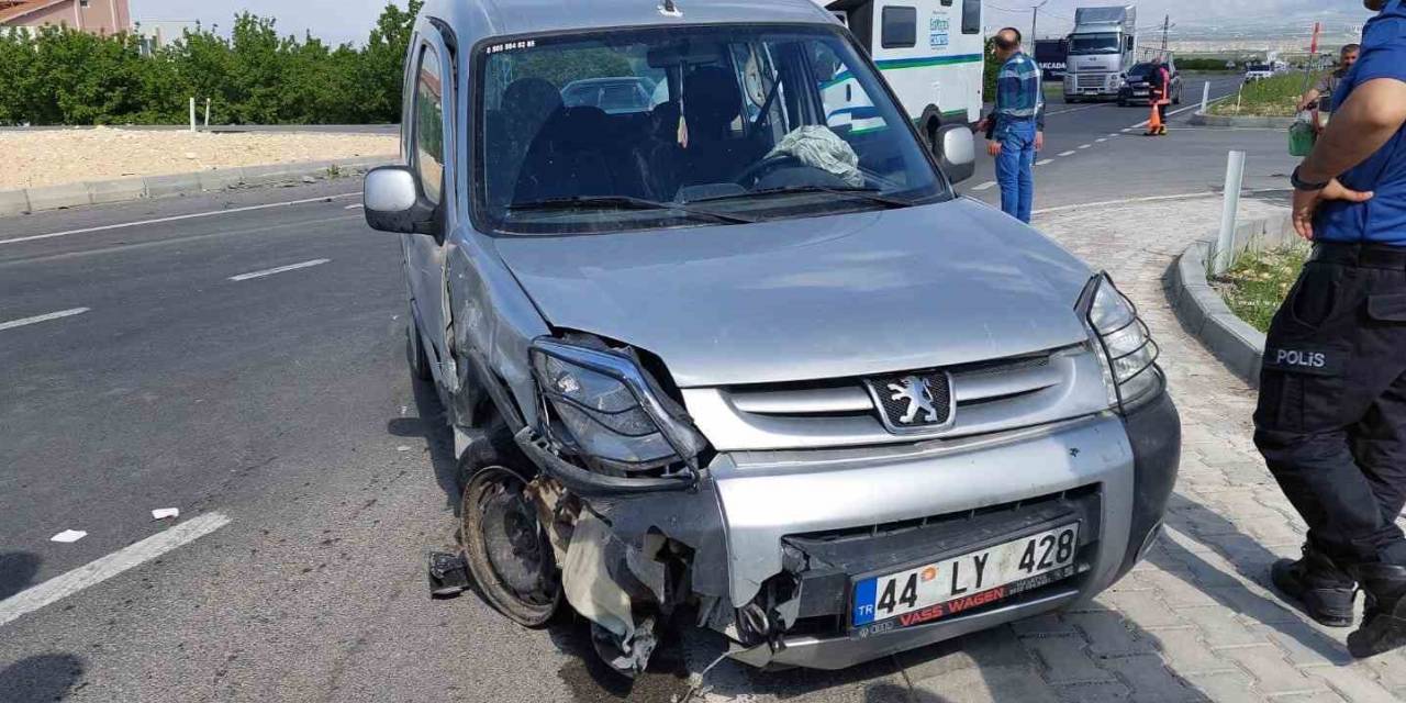 Malatya’da İki Ayrı Trafik Kazası: 4 Yaralı