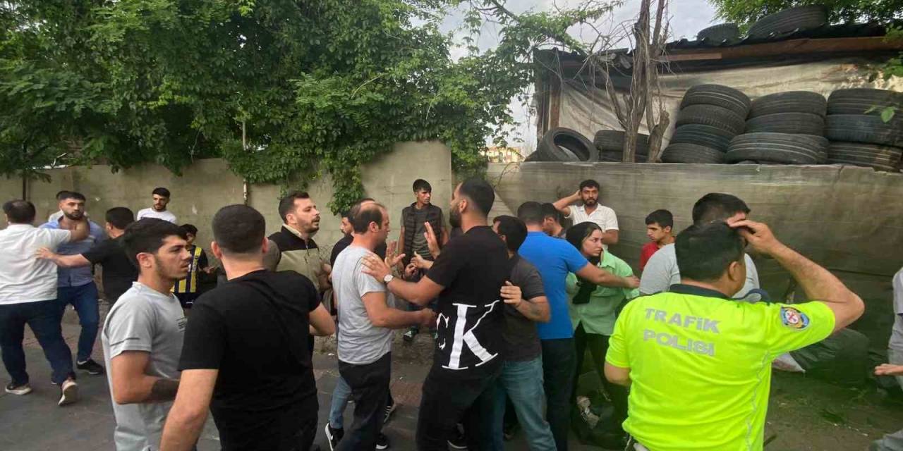 Diyarbakır’da Dört Araç Kazaya Karıştı, Taraflar Birbirinin Üstüne Yürüdü