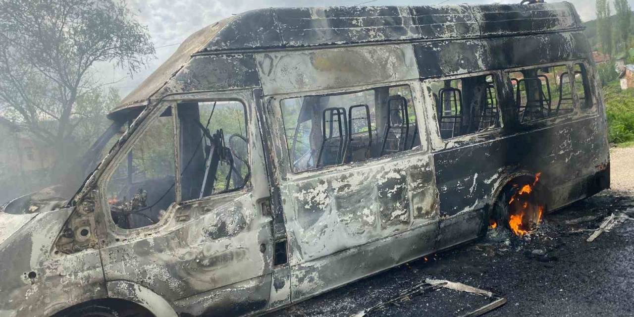 Amasya’da Yanan Minibüsteki Çocuklar Büyük Tehlike Atlattı