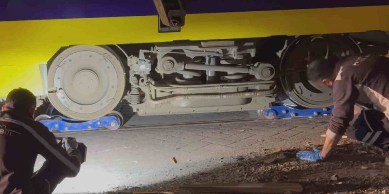 Gülhane’de Tramvay Raydan Çıktı