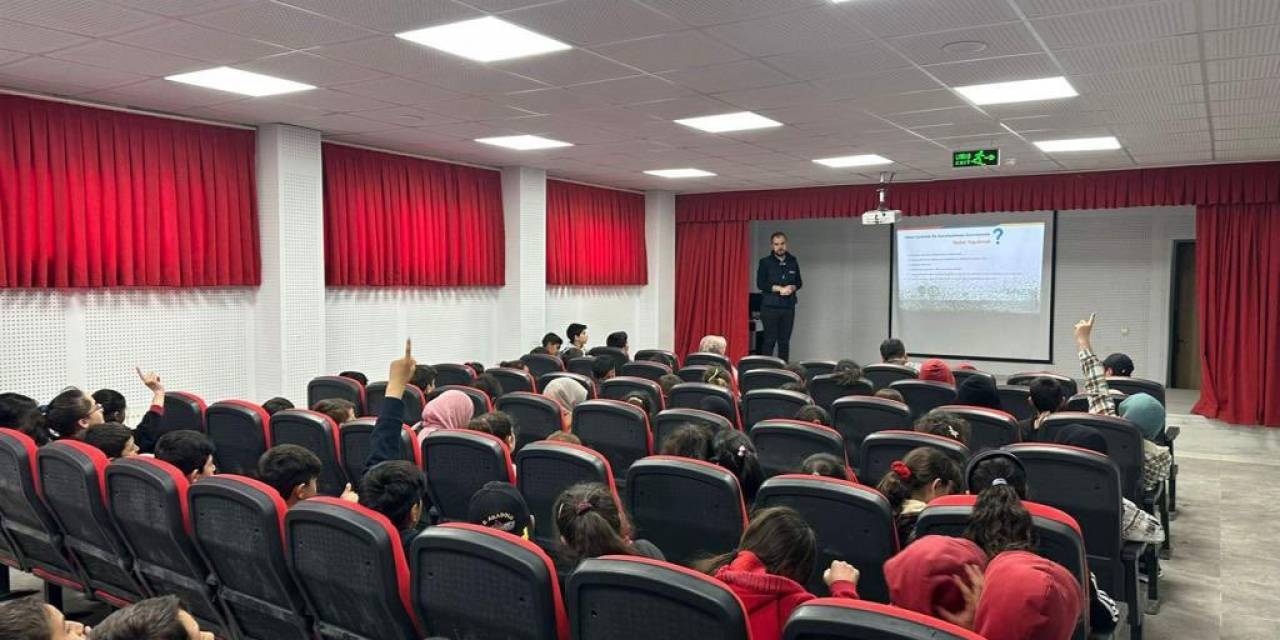 Kars’ta Öğrencilere Siber Suçlar Anlatıldı