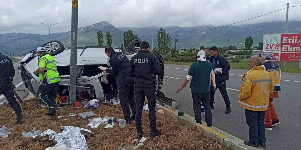 Takla Atarak Hurdaya Dönen Otomobilden Aynı Aileden 5 Kişi Yaralandı