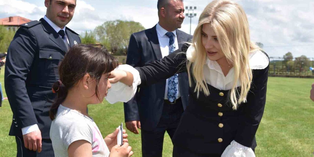Depremzedeler İçin Yardım Panayırı Düzenlendi