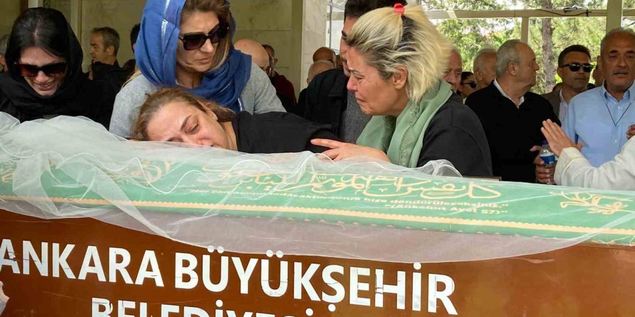 Zafer Partisi Basın Danışmanı Ceren Gürkan Toprağa Verildi