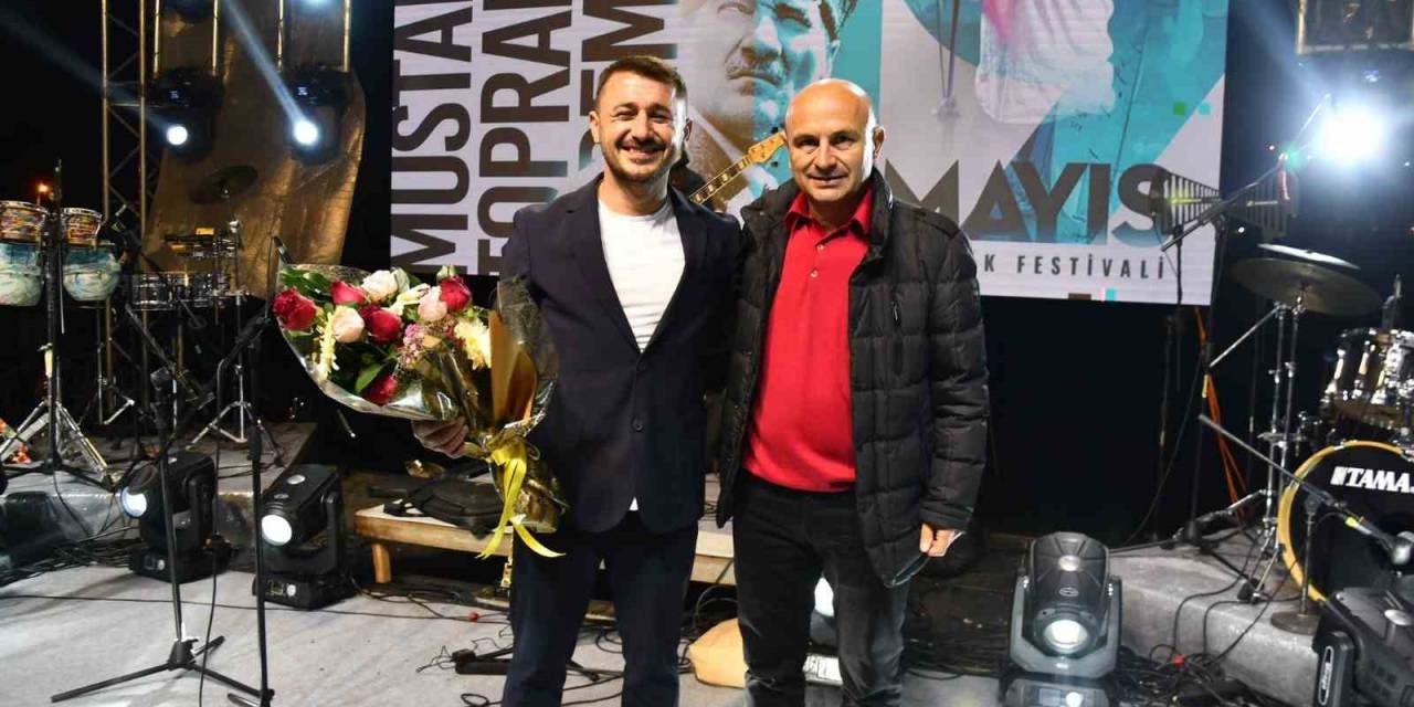 Altınova Gençlik Festivali Mustafa Özdemir Ve Ece Mumay Konserleriyle Başladı