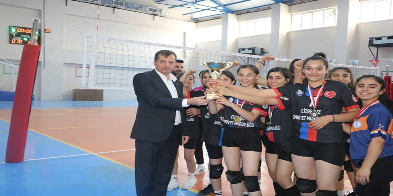 Cizre’de Liseler Arası Kadın Voleybol Turnuvası Final Maçı İle Sona Erdi