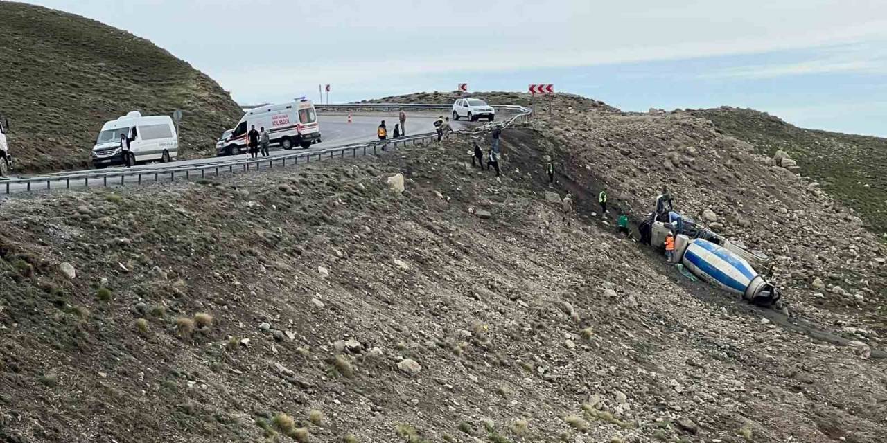 Beton Mikseri Uçuruma Yuvarlandı: 1 Yaralı