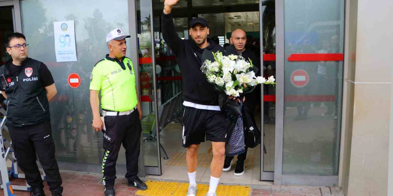 Beşiktaş Kafilesi Adana’ya Geldi