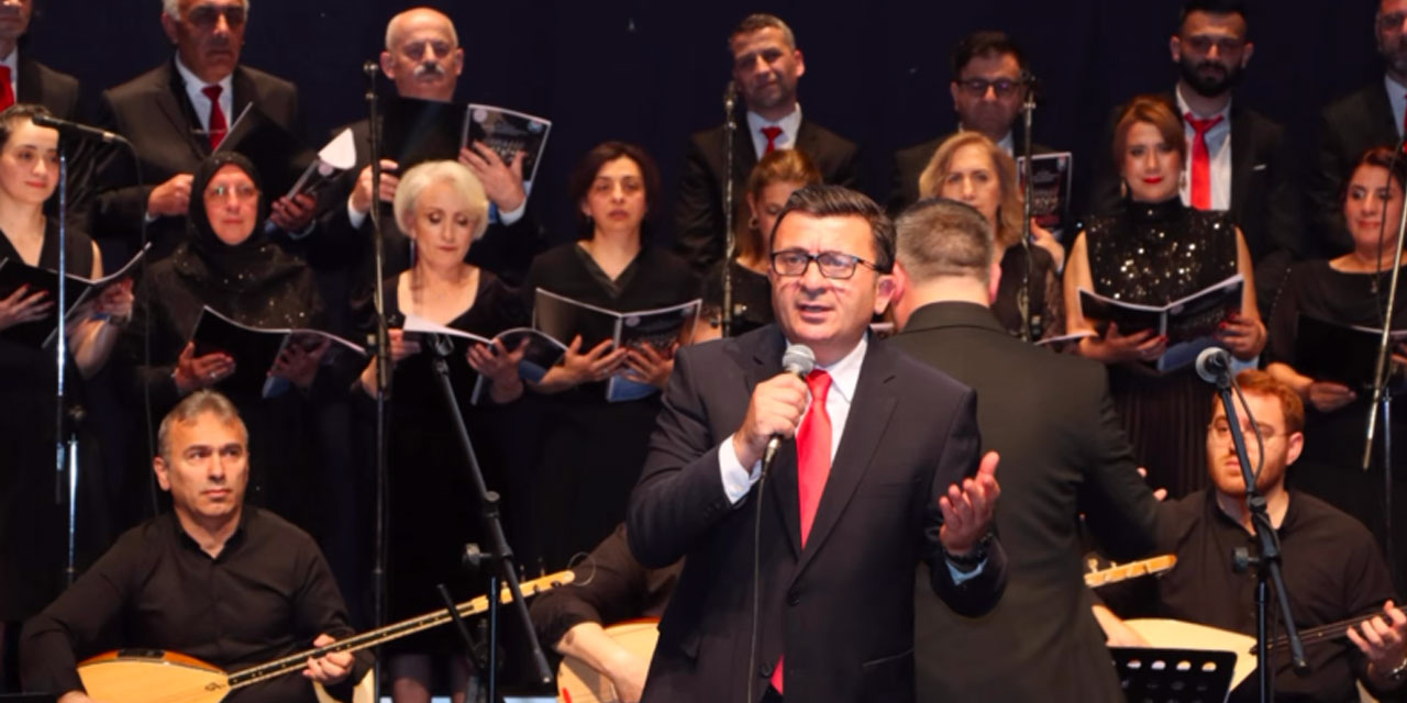 Rize’de Türk Halk Müziği Konseri Vatandaşa Müzik Ziyafeti Sundu