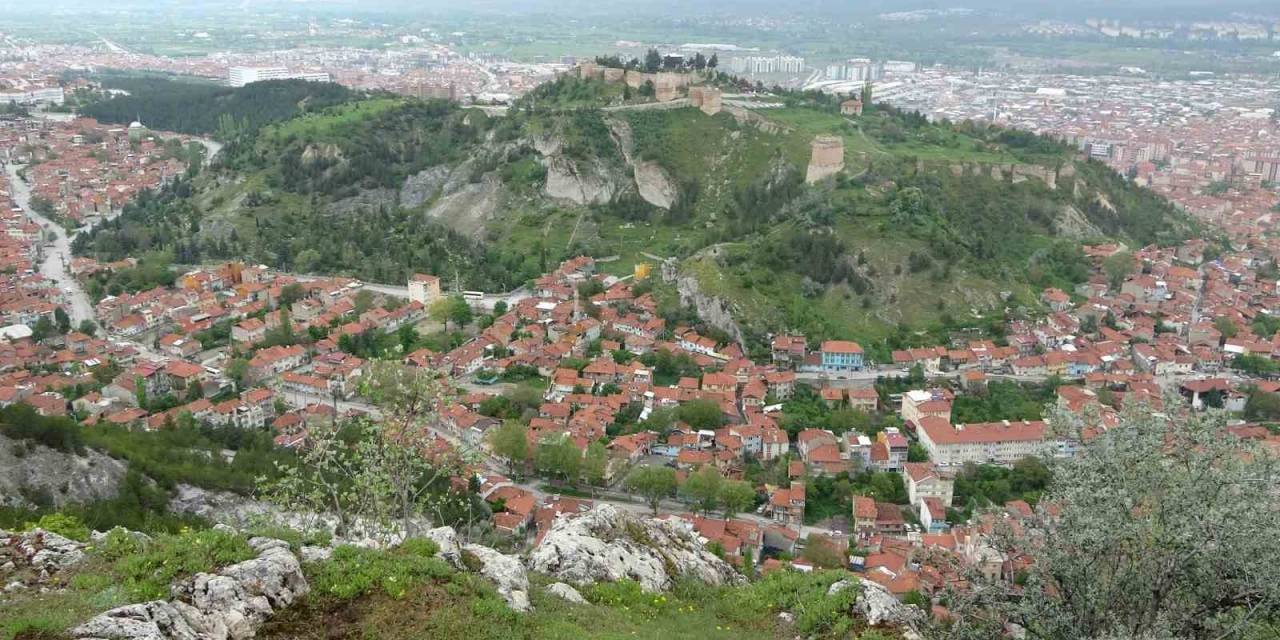 Yeşile Bürünen Kütahya İlkbaharda Bir Başka Güzel
