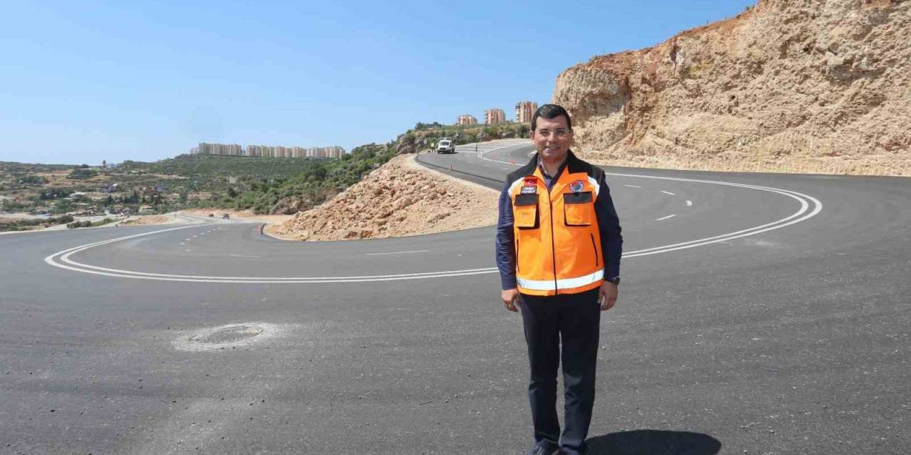 Kepez’e Kent Ulaşımını Rahatlatan 22 Metre Genişliğinde Cadde