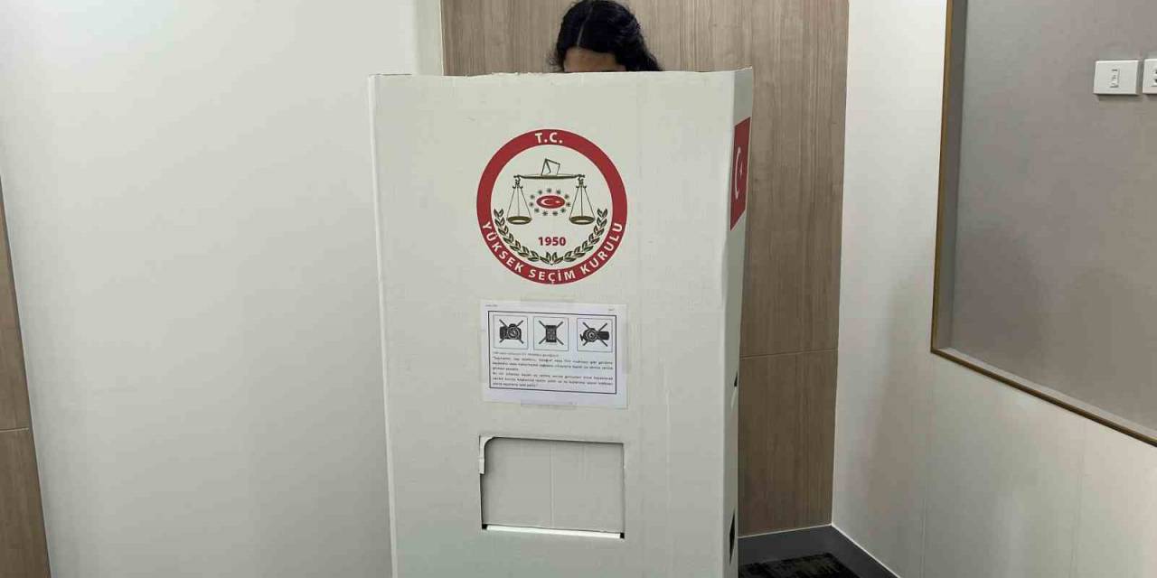 Tayland’daki Türk Seçmenler 2. Tur Seçimleri İçin Sandık Başında