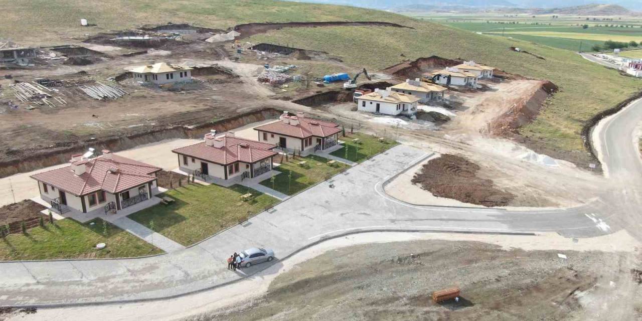 Nurdağı’nda Köy Evleri Hızla Tamamlanıyor