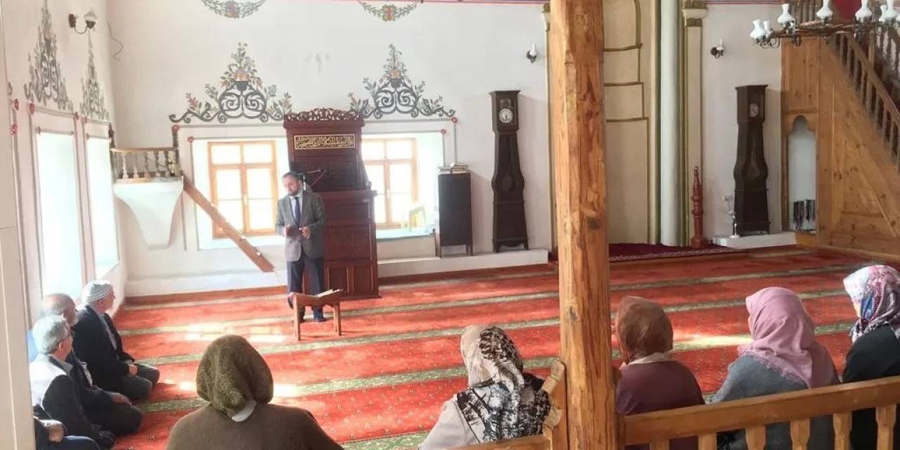Karacasu’da Hacı Adaylarına Seminer Verildi