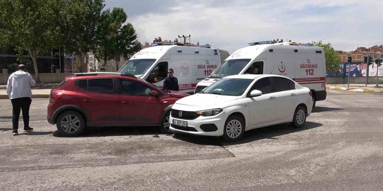 Elazığ’da Trafik Kazası: 2 Yaralı