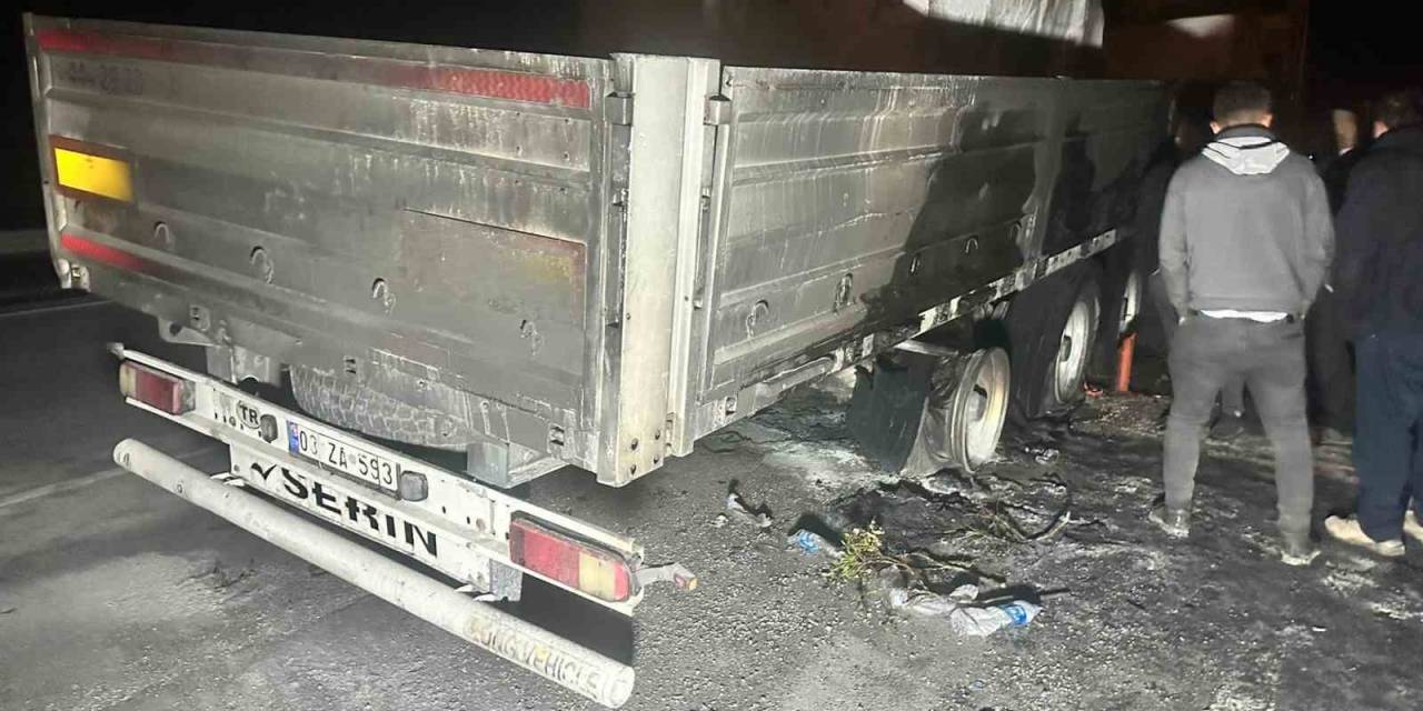 Mermer Blok Yüklü Tırda Yangın Çıktı