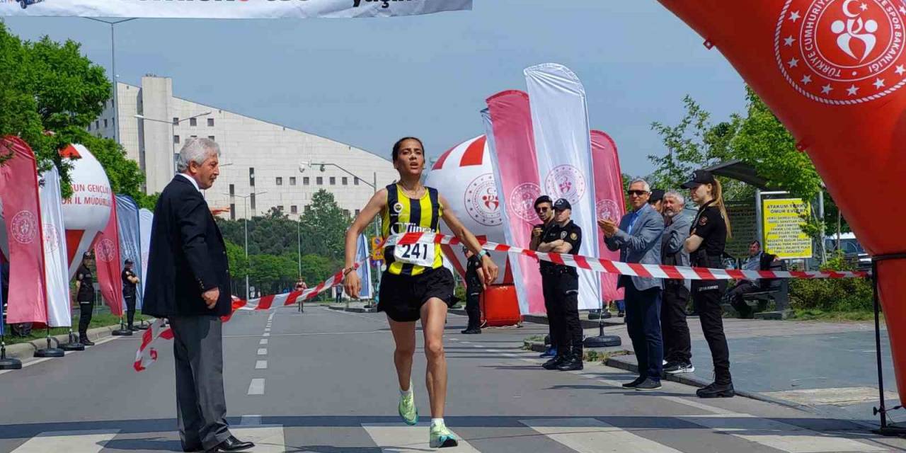 19 Mayıs Yarı Maratonu 248 Sporcunun Katılımıyla Düzenlendi