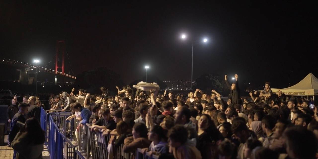 Altınova Gençlik Festivali’nde Tefo-sefo Ve Dilan Tatlıses, Gençleri Coşturdu