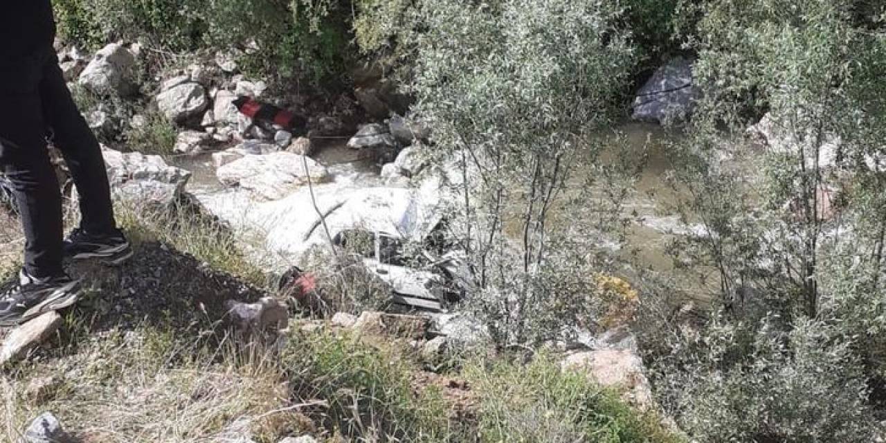 Bitlis’te Otomobil Dereye Uçtu: 1 Ölü, 2 Yaralı