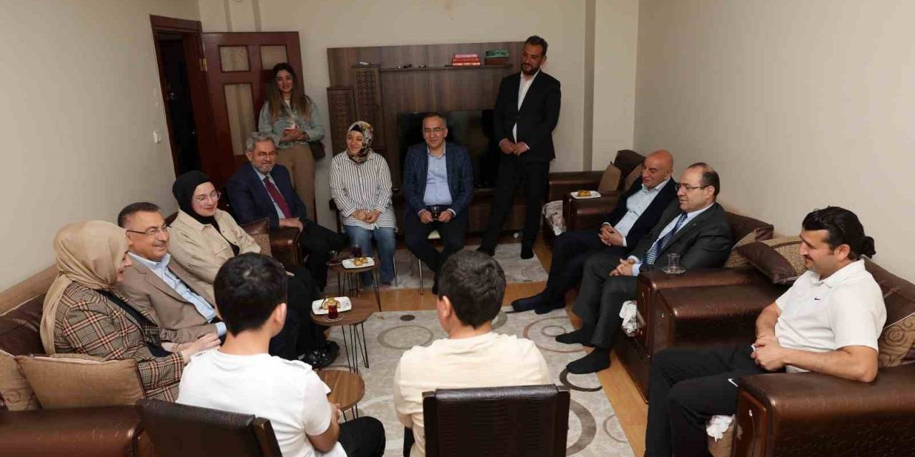 Depremzede Aleyna Yürümeye Başladı, Oktay Çiftini Ayakta Karşıladı