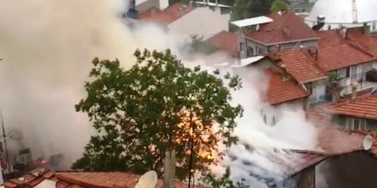 Emet’te Ahşap Ev Yangını Korkuttu