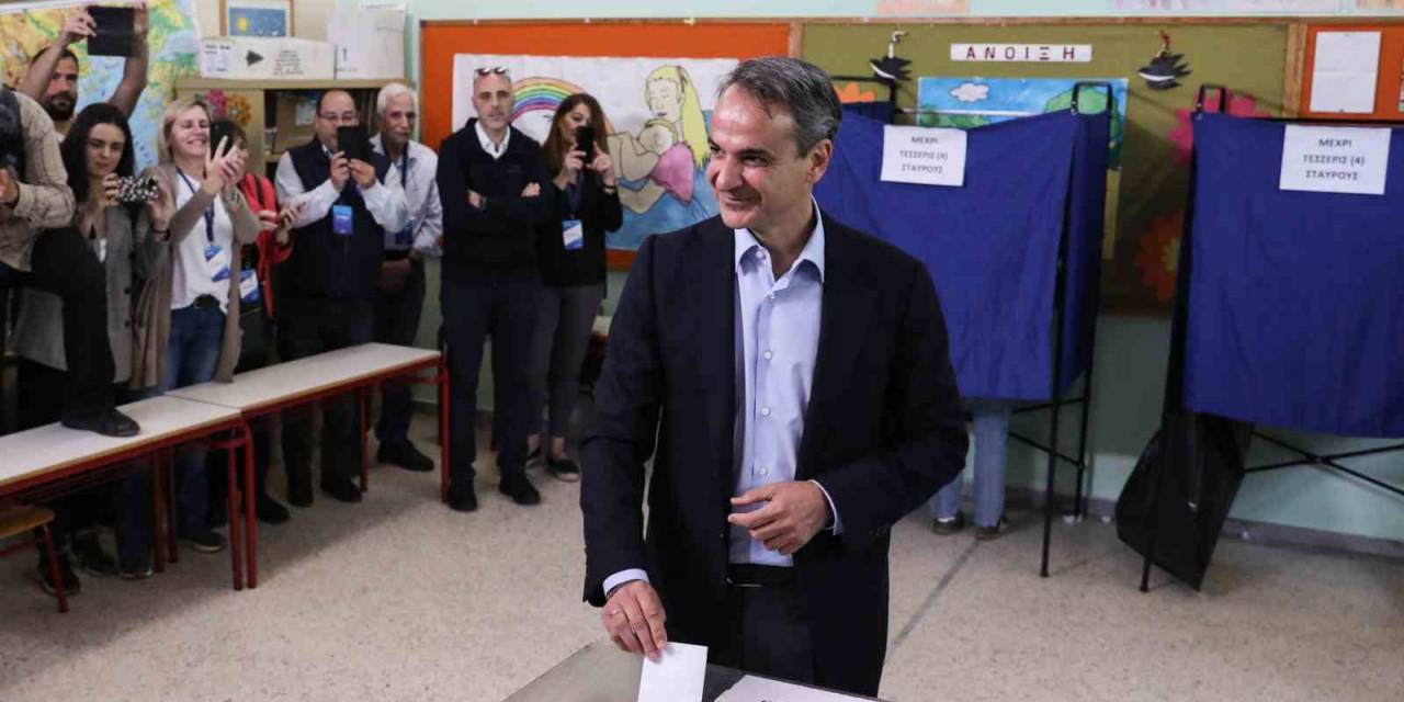 Yunanistan’da Sandık Çıkış Anketine Göre Miçoktakis’in Partisi Seçimi Önde Bitirecek
