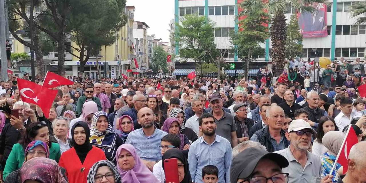 Bakan Kasapoğlu’ndan Togg’la Manisa’da İlçe Turu
