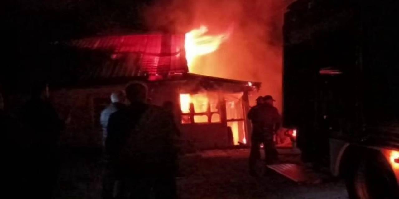 Sakarya’da Tek Katlı Ev Alev Alev Yandı