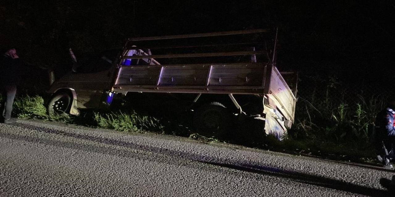Kamyonet Sulama Kanalına Düştü: 1 Yaralı