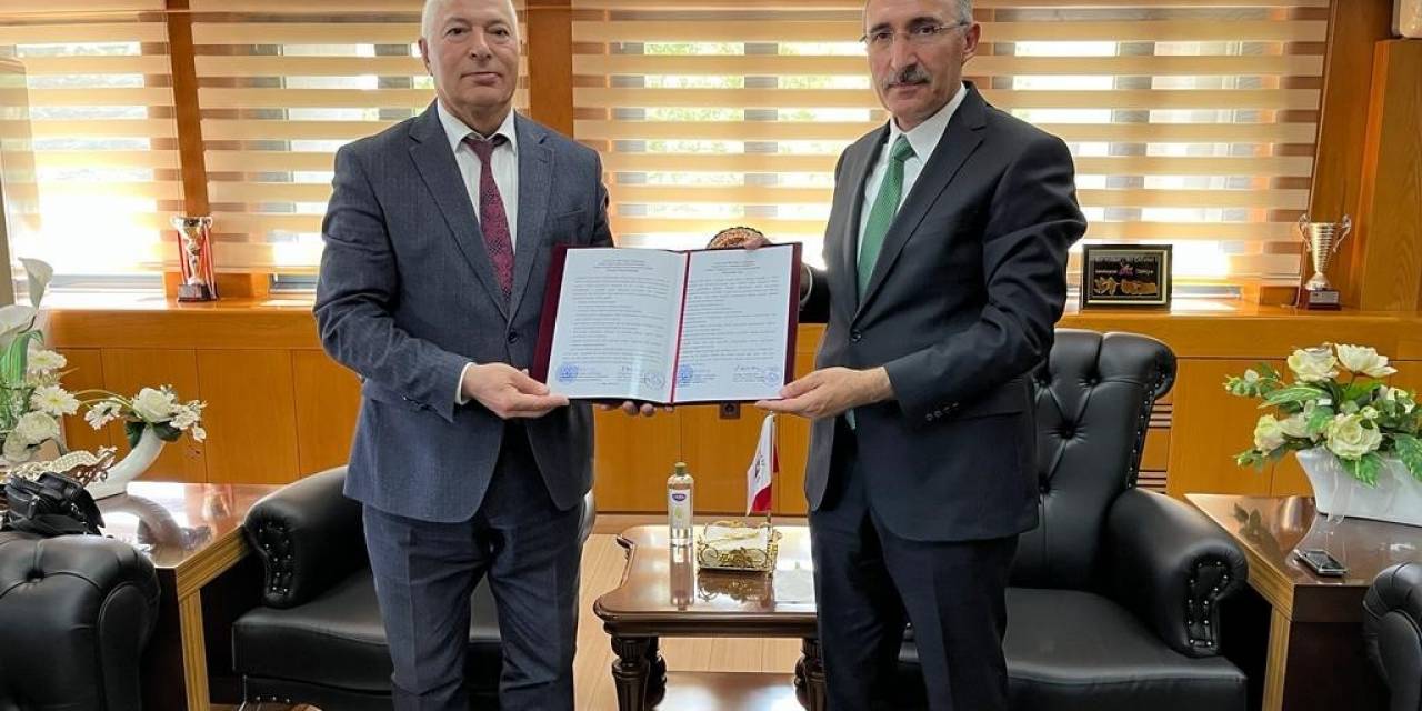 Fü İle Azerbaycan Milli İlimler Akademisi Arasında Mutabakat Zabtı İmzalandı