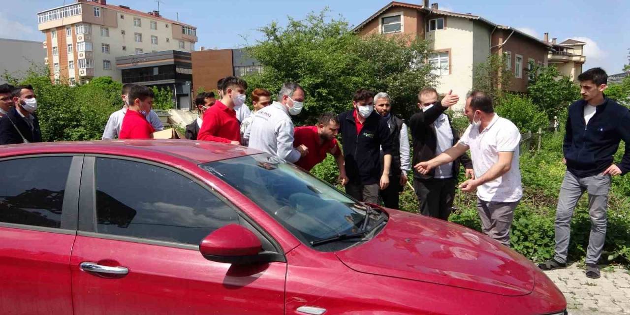 Ataşehir’de Mobilya İmalathanesinde Yangın; 1 Yaralı
