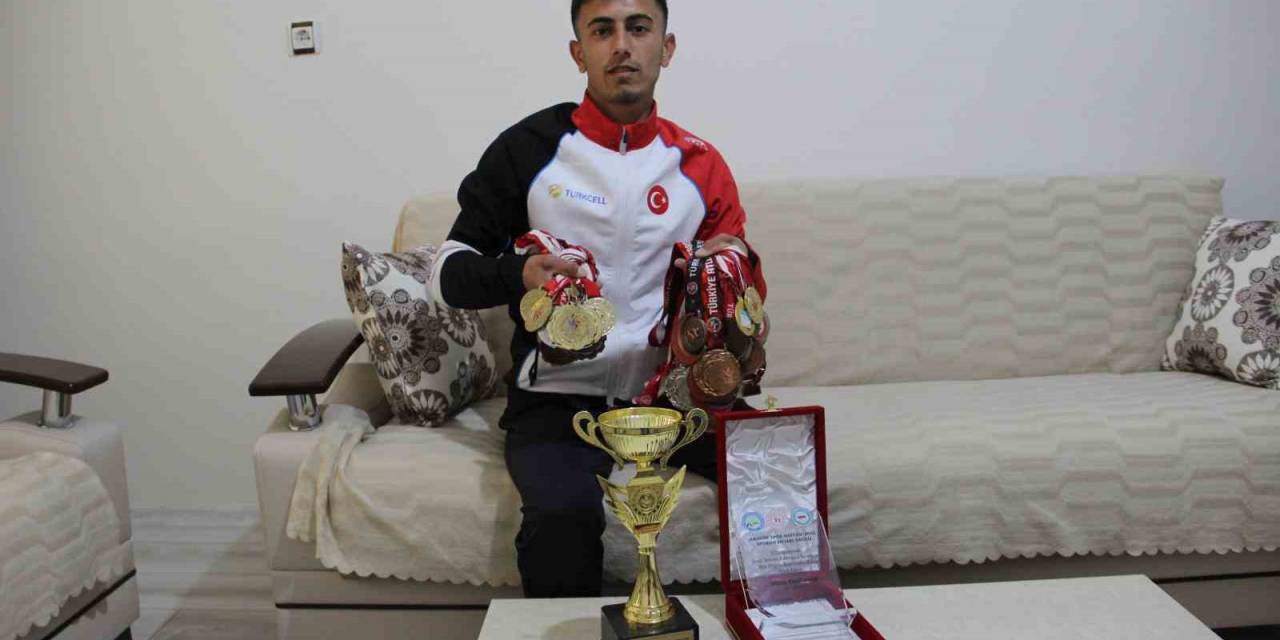 Hayvan Otlatırken Dağlarda Koşuyordu, Şimdi Balkan Şampiyonu Oldu