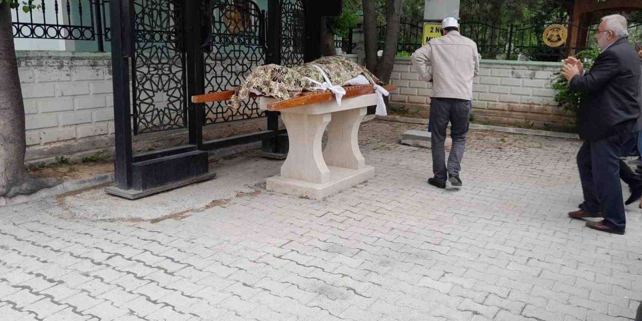 Etliekmekçide Silahlı Saldırı Sonrası Hayatını Kaybeden Kişi Defnedildi