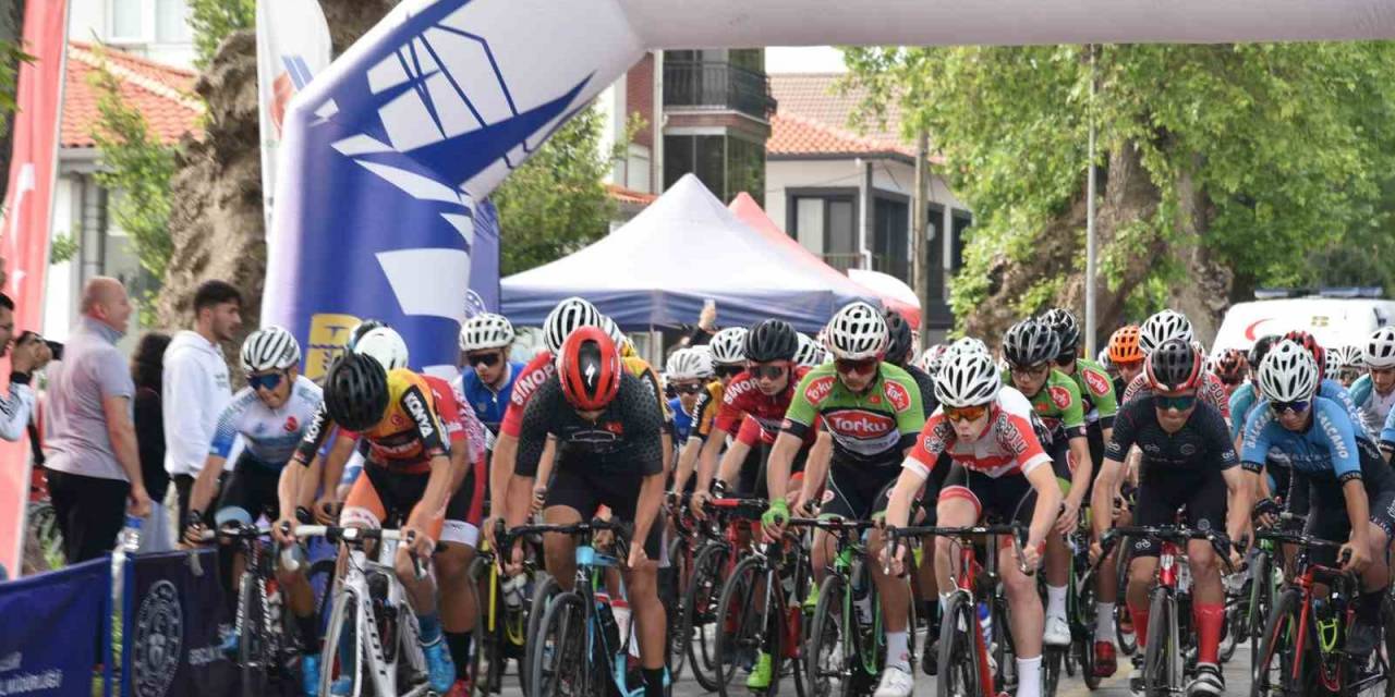 Torku Şeker Sporlu Kız Bisiklet Takımı Şampiyon Oldu