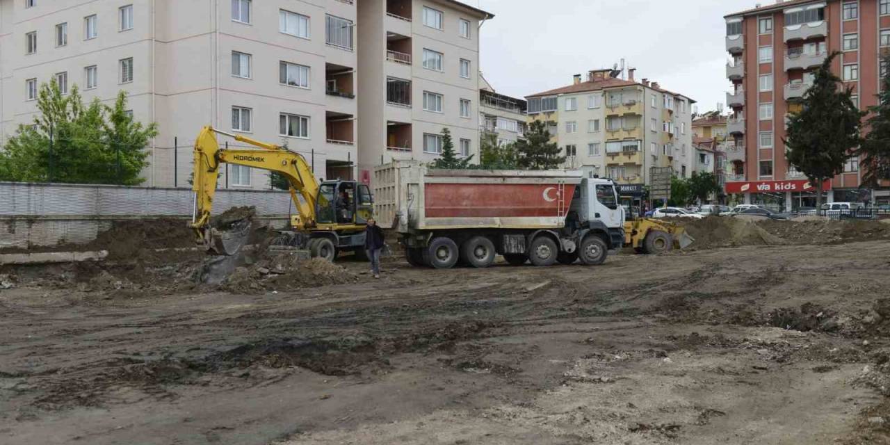 İstiklal Mahallesi Yeraltı Otoparkı İçin Çalışmalar Başladı