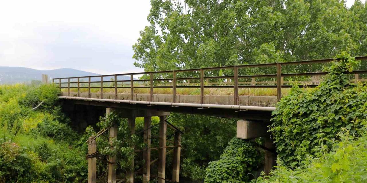 Söğütlü Tokmaklıdere Köprüsü Yenileniyor