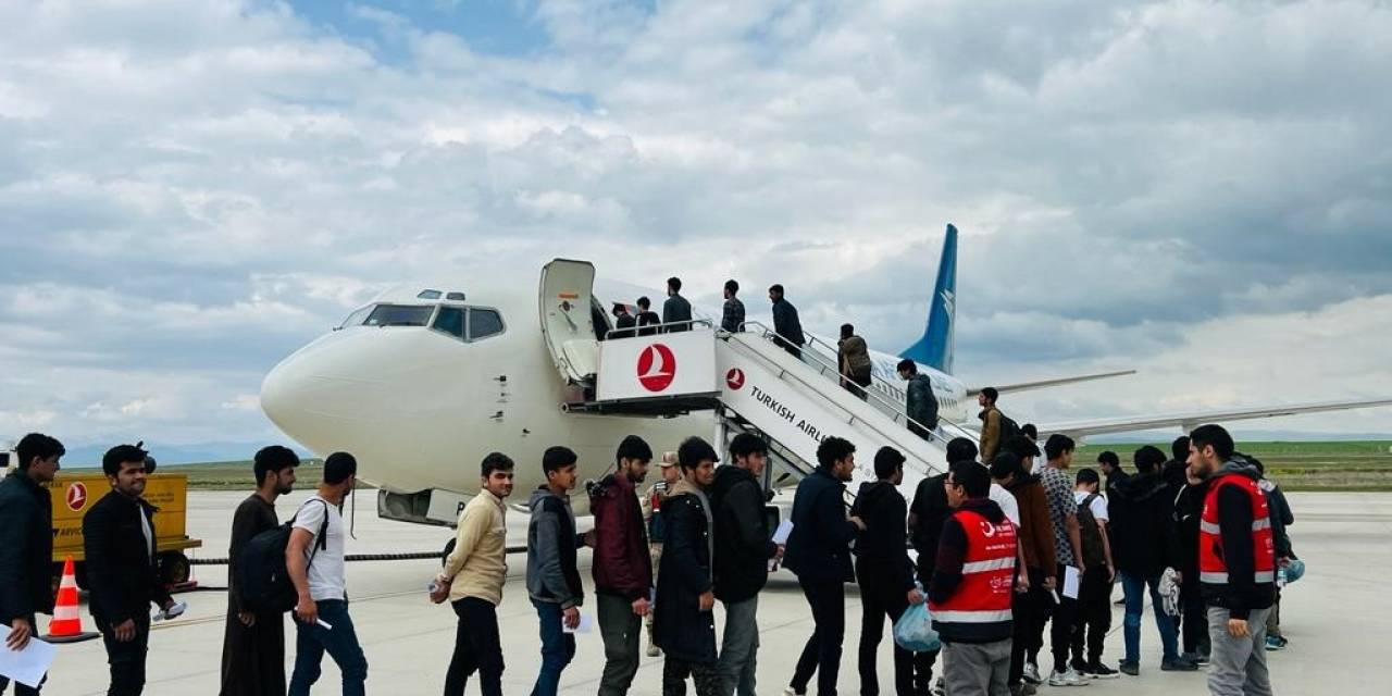 Ağrı’da 136 Afgan Göçmen Ülkelerine Gönderildi