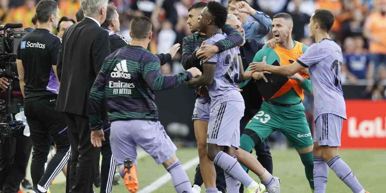 Valencia, Vinicius Jr’a Irkçı Hareketler Yapan Taraftarları Ömür Boyu Seyirden Men Etti
