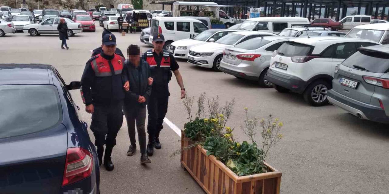 Şakalaştığı Arkadaşını Av Tüfeğiyle Kazaen Öldüren Genç Tutuklandı