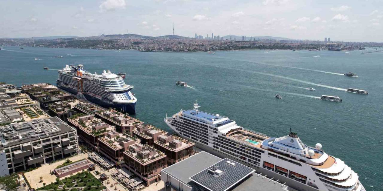 Dev Kruvaziyerler Galataport’a Demirledi
