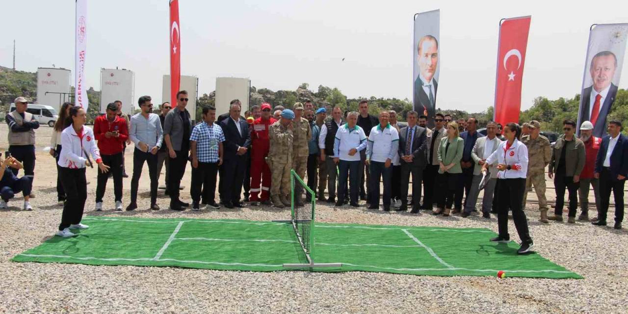 Gabar Dağı ’roket’ Sesi Yerine ’raket’ Sesiyle Yankılandı