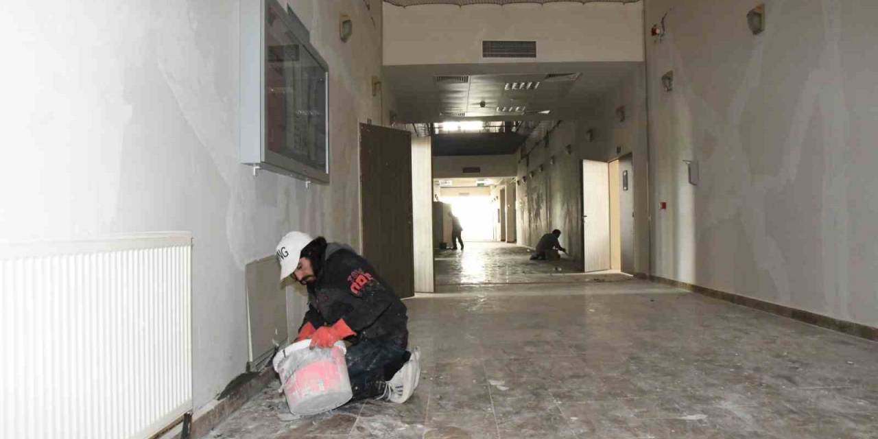 Kampüsteki Binaların Bakım Ve Onarımı Yapılıyor